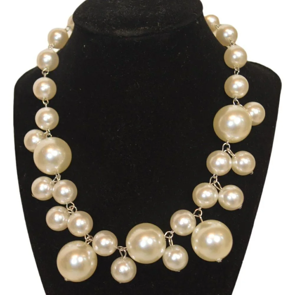 White South Sea Shell Pearl Cluster Statement Necklace 17